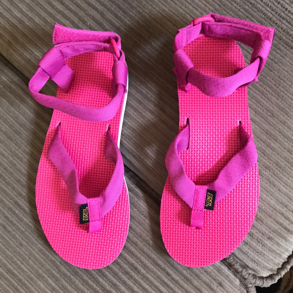NEW pink thong Tevas size 6 (37)
